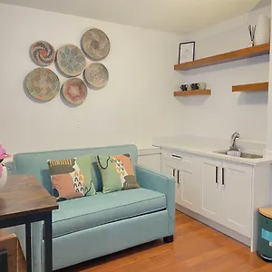  Guest house Newly Renovated Walkout Basement In With Separate Entrance Canada