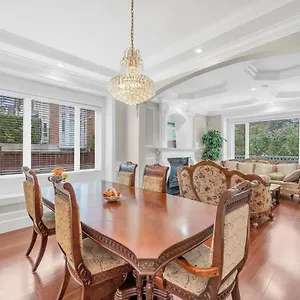  Guest house Luxurious Getaway In Vancouver-private With Attached Bathroom Canada