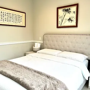  Guest house Coze In Near Yvr Canada